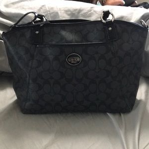 Coach Bag Leather, gently used. Lg side pockets